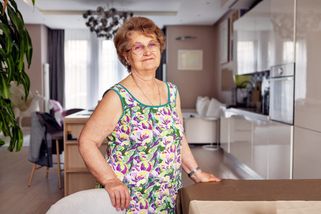Návrhářka varuje ženy 60+: Tohle okamžitě vyřaďte ze skříně, je to 20 let z módy a přidává vám to 10 let